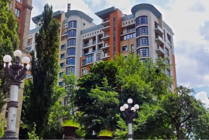 Оренда паркомісце/гараж (вул.Хрещатик, 27-Б. ЖК Капітолій) Метро Хрещатик,  Театральна. Бессарабськи - фото 1
