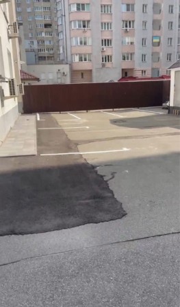 Паркомісця в оренду (Є електро зарядка) - фото 1