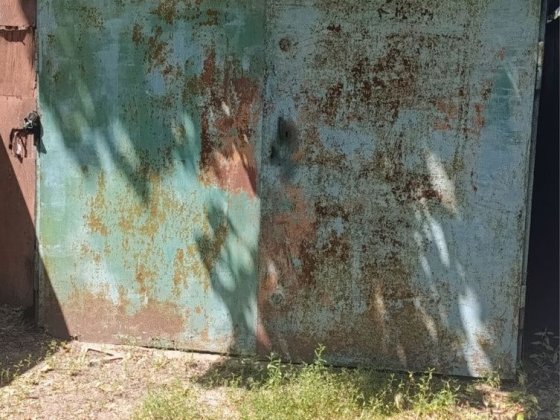 Продається надійний металевий гараж у чудовому локаційному місці — всього в кількох хвилинах пішки в Олександрія
