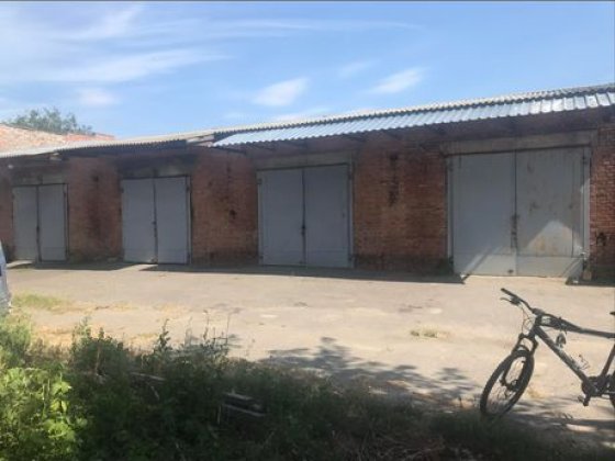 Складські приміщення загальною площею 400 кв метрів Лубни
