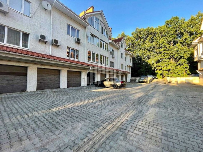 Капітальний гараж 18,8 м² у центрі Крюківщини — ЖК «Місто Сонця» - фото 1