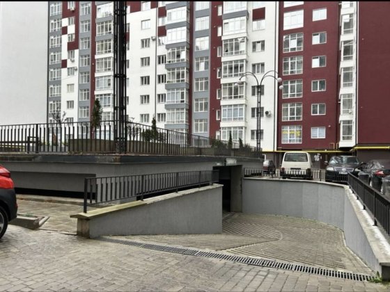 Продаю паркомісце ,вул Височана Івано-Франківськ