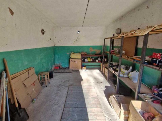 Продам гараж,  по вулиці Героїв Маріуполя ( р-н 5ї школи), цегляний, розміри 6×4, є яма і підвал. Кременчук