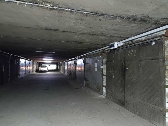 Продам гараж-бокс  підземний ГК СИГНАЛ вул. Малишка метро Чернігівська Київ