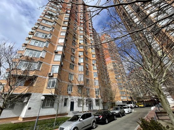 Продаю паркомісце, вул. Коновальця, 32 г, секція 2! Київ