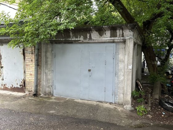 Продам гараж в Центрі Шевченківський Олеся Гончара Киев