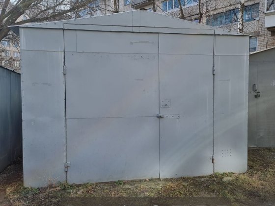 Продам високий металевий гараж по вул. Дачна,7