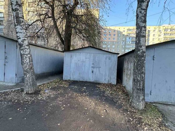зареєстрований металевий гараж по вулиці Чайковського (р-н 2ї міської лікарні) у дворі