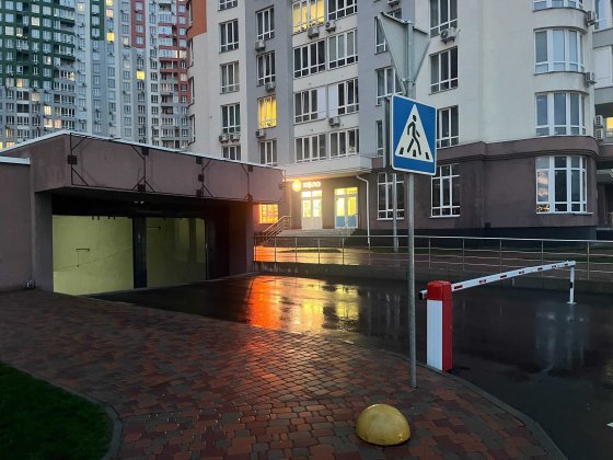 Паркомісце у підземному паркінгу