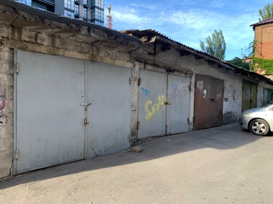 Продам гараж, центр, ул. Гоголя 14а Дніпро