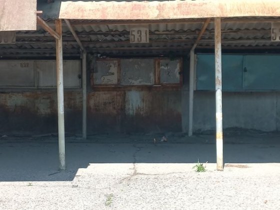 Крытое место на охраняемой автостоянке