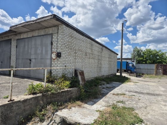 продам БОЛЬШОЙ КАПИТАЛЬНЫЙЙ гараж ул. Ньютона Харьков