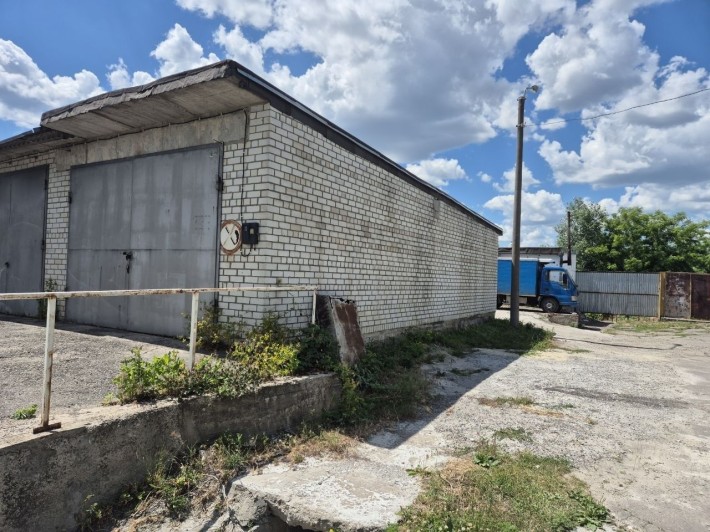 продам БОЛЬШОЙ КАПИТАЛЬНЫЙЙ гараж ул. Ньютона - фото 1