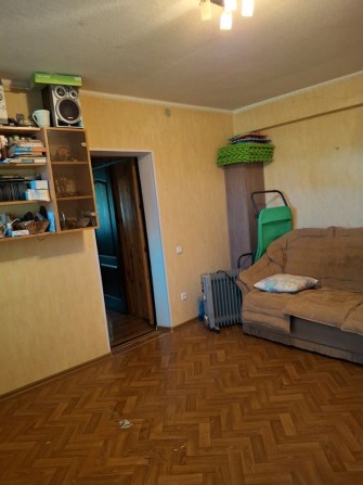 Здам простору кімнату,1-му хлопцеві/чоловікові.Район 6-лінії.Вільна.Облаштована. - фото 1