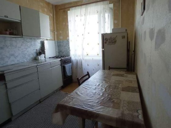 На підселення дівчат (р-н Молоді )