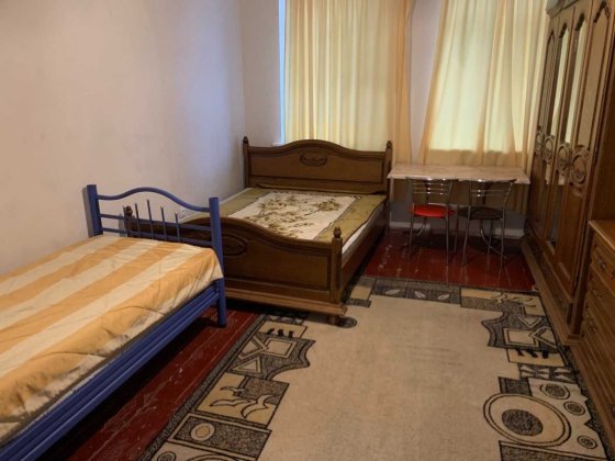 Сдам однукімнату в трехкімнатной квартири