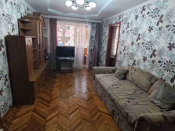 Терміново здається 3 км квартира Проспект, ( Спор товари), вільна, ключі! Чернівці