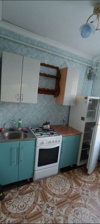 Сдается комната в 2- хкомнатной квартире возле Юр.Академии - фото 1