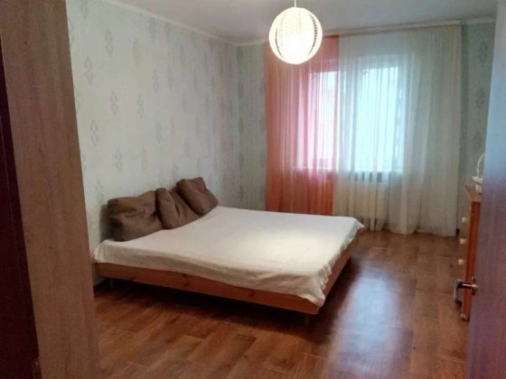 Продається світла та затишна 3-кімнатна квартира розташована на 23-му поверсі 25-ти поверхового суча Київ