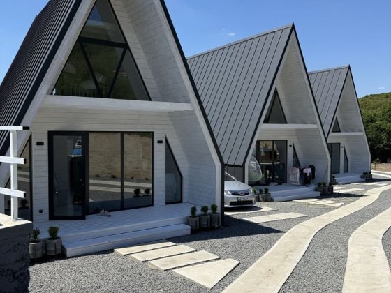Шикарні під самісінькою чорною горою Виноградів