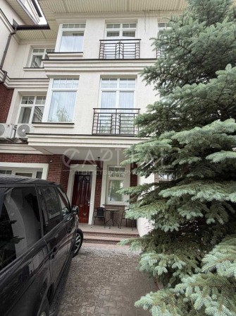 Оренда просторого 3-поверхового таунхауса Пропонується в оренду комфортний таунхаус у закритому коте - фото 1