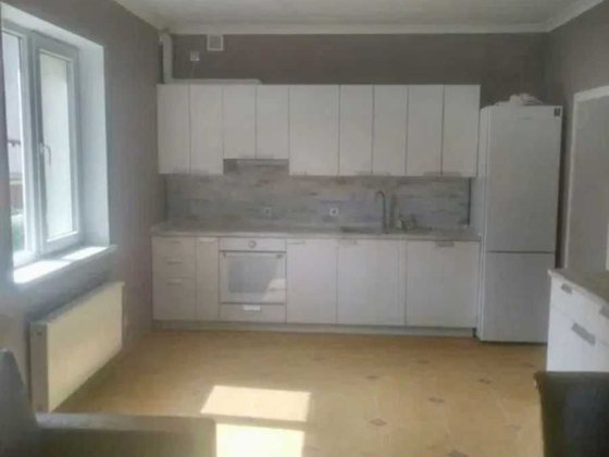 Довгострокова оренда сучасного будинку в Пущі-Водиці.