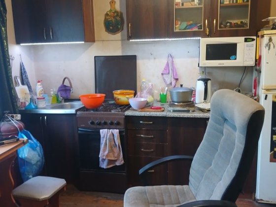 Здається   маленький будиночок на Космосі Запоріжжя