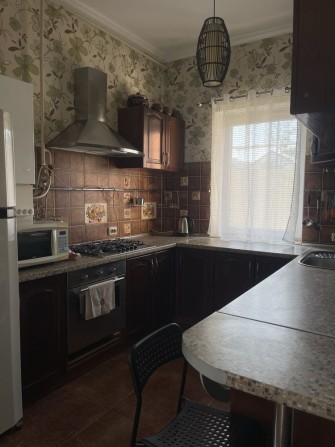 Сдам дом, 2 комн, беседка, парковка, двор - фото 1