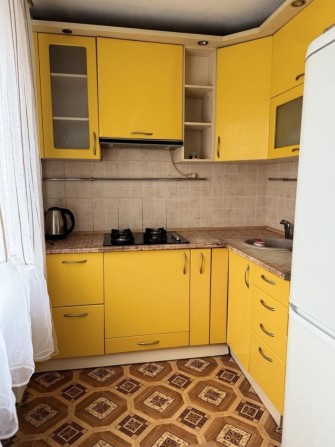 Сдам 1-2-3х х к комн комнатную кв-ру 12000 рядом Центр - фото 1