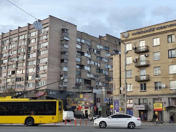 Продаж просторої світлої 4 кімнатної квартири в газифікованому цегляному будинку по вул. Гончара Оле - фото 1