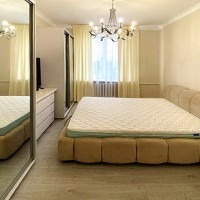 Продаж 2 кімнатної квартири з капітальним ремонтом за адресою вулиця Лобановського,57 в Солом'янсько Киев