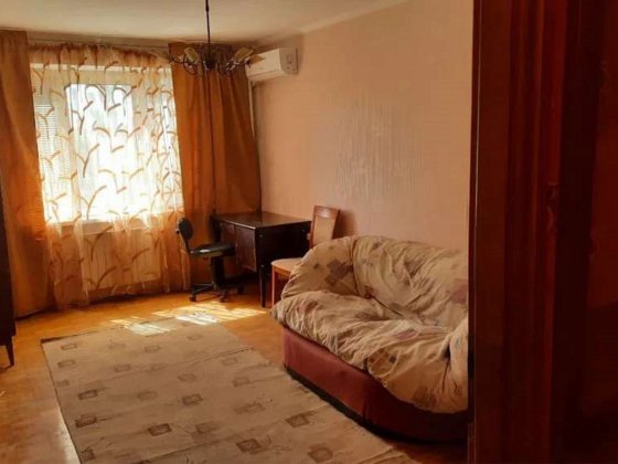 1кімнатна  квартира  на вул Зодчих,44.