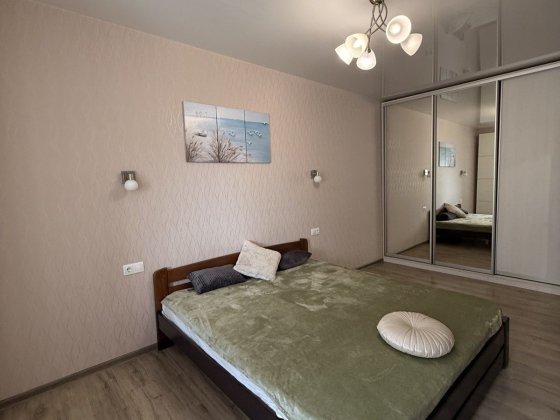 Сдам  1 комнатную  Сахарова Кадор  ремонт мебель техника-12500гр.