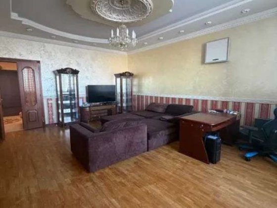 Продаж 3-к квартири вул. Микільсько-Слобідська 1а Київ