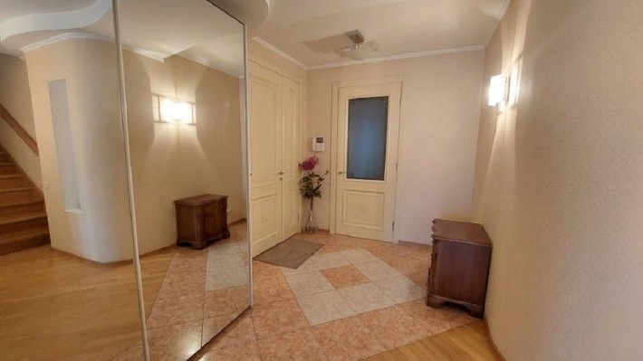 Продаж 3к квартири з ремонтом в центрі міста Київ по вул. Богдана Хмельницького 62Б Шевченківський р - фото 1