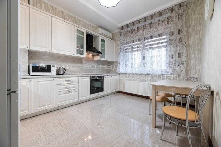 Оренда 1к квартири 50м2 в ЖК Новопечерські Липки по вул., Верхогляда - фото 1