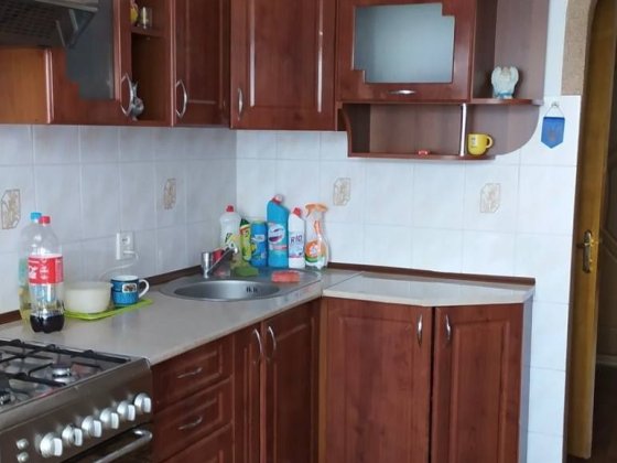 Затишна та світла 3-кімнатна квартира з хорошим косметичним ремонтом шукає нових мешканців! Хмельницкий