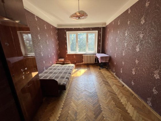 Двокімнатна квартира Київ Зодчих 14, косметичний ремонт, хрущівка, до метро 20 хв Киев