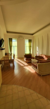 Квартира у центрі Києва (ст. метро Театральна, Чикаленка 21), 3 кімнати - фото 1