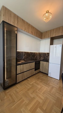 Оренда 2к квартири з панорамним видом на міське озеро | ЖК Парус - фото 1