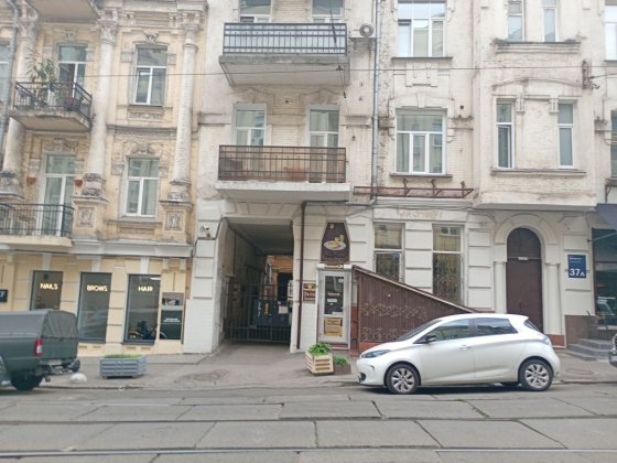 ЗДАМ  Гараж  Киев Київ