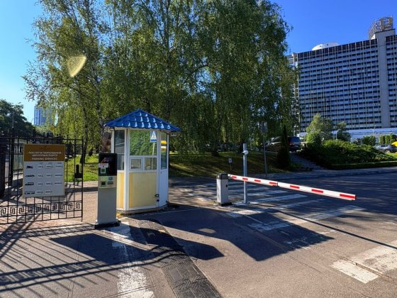 Паркоместа Печерск 6000грн.месяц (Premier Hotel Rus) ул. Госпитальная 4.ТРЦ Гуливер Без % комисии. Київ