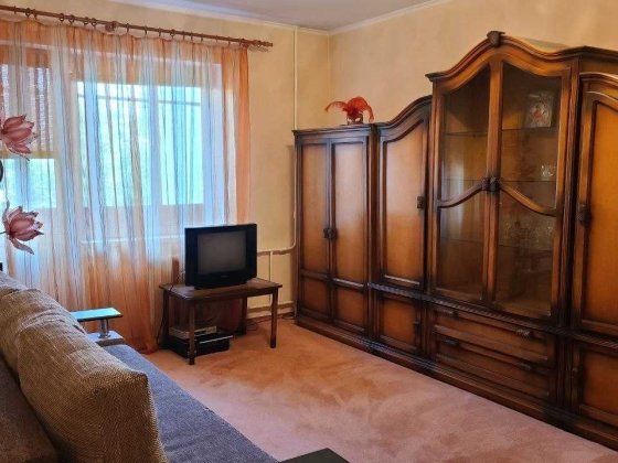 Оренда затишної трикімнатної квартири. Вулиця Здолбунівська 3 Київ