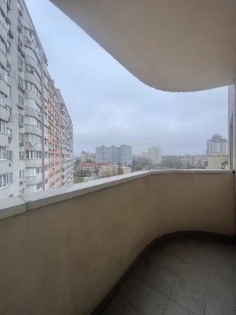 Однокімнатна велика квартира з балконом - фото 1