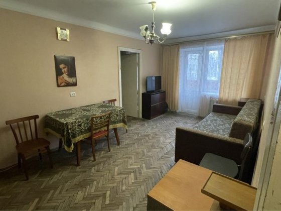 Здам  довгостроково 3-х кімнатну квартиру.