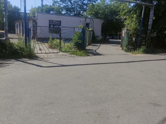 Місце на критій парковці.