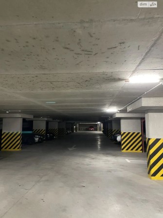 Здам паркомісце в підземному паркінгу, вул. Бережанська, 38. Безпечне, сухе місце, зручний заїзд. До - фото 1