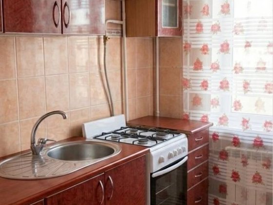 Здам 2х кімнатну, РУСЬКА (ГРАВІТОН), РОЗДІЛЬНІ КІМНАТИ, є всі МЕБЛІ та ТЕХНІКА, засклений балкон! Чернівці