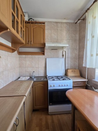 Оренда 1 кімнатної, ГОЛОВНА (ТЦ ДЕПОТ), МЕБЛІ та ТЕХНІКА, засклена ЛОДЖИЯ, є КОМІРКА! - фото 1