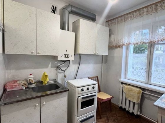 Оренда 1 кімнатної, ЩЕРБАНЮКА - НЕБЕСНА СОТНЯ, ЧАСТКОВО МЕБЛІ, є ХОЛОДИЛЬНИК, балкон! Черновцы